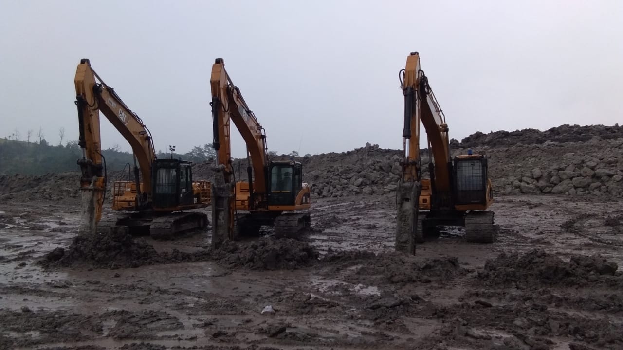 Divisi Artarental 3 Unit Hydroulic Breaker Exavator Cat  320 C dan D , Coal Mining, Sangkulirang, Sa